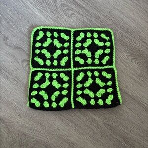 Black & green crochet hat